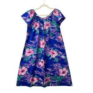 Vintage medium Hilo Hattie Hawaiian MuuMuu  Floral Dress
